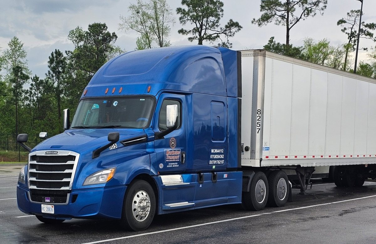MARKETEC TRANSPORT INC blue Freightliner Cascadia pulling a 53-foot dry van trailer